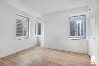 70 W 45th St in New York, NY - Building Photo - Building Photo