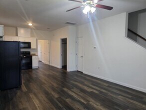 6311 White Oak Dr in Hitchcock, TX - Building Photo - Building Photo