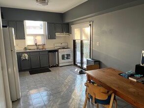 1 Bedroom in Shared House. in Toronto, ON - Building Photo - Building Photo