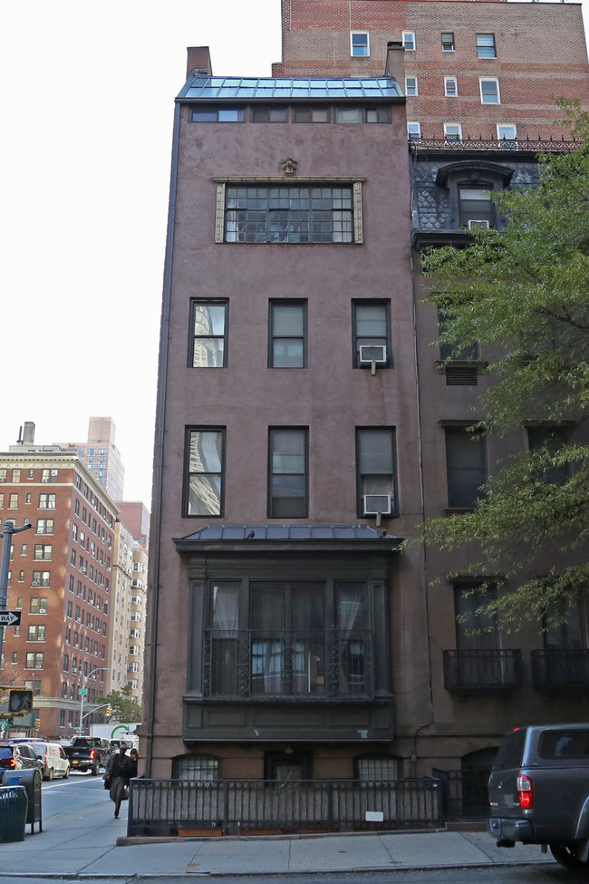 130 E 37th St in New York, NY - Building Photo - Building Photo