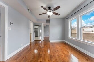 1215 N Harding Ave in Chicago, IL - Building Photo - Building Photo