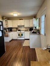 88 Kriskarli Dr in Hartford, VT - Foto de edificio - Building Photo