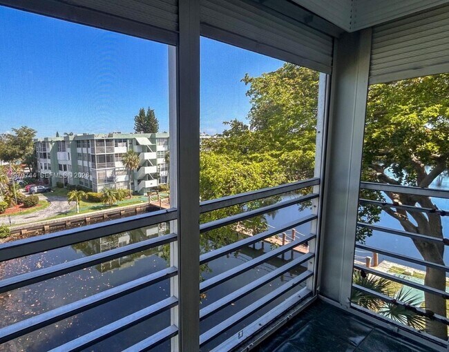 2761 Taft St in Hollywood, FL - Building Photo - Building Photo