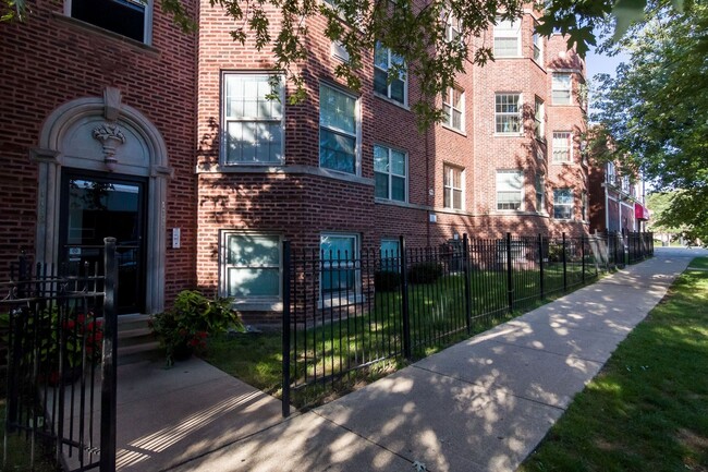 property at 1714 W Farwell Ave