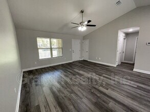 5989 Gillum Rd in Milton, FL - Building Photo - Building Photo