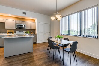 100 North Apartments in Eustis, FL - Building Photo - Lobby