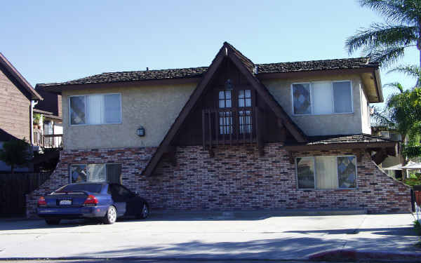 4657-4663 Oregon St in San Diego, CA - Building Photo