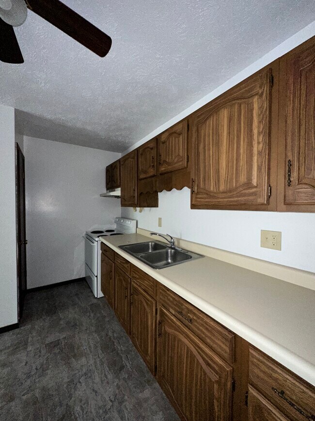 92 Palomino Dr in Weirton, WV - Building Photo - Building Photo