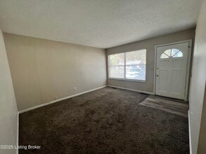 508 Blossom Rd in Louisville, KY - Building Photo - Building Photo