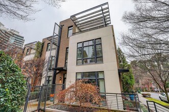 721 Longleaf Dr NE in Atlanta, GA - Foto de edificio - Building Photo