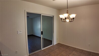 11104 Calder Ave in Las Vegas, NV - Building Photo - Building Photo