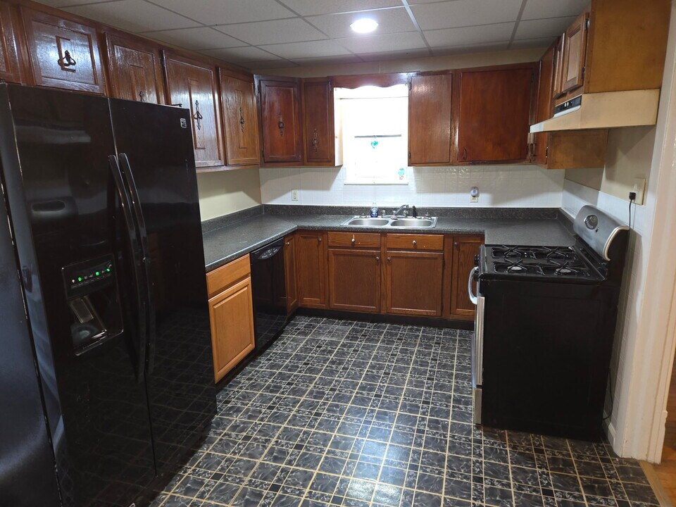 615 1/2 Maryland Ave in Charleston, WV - Building Photo