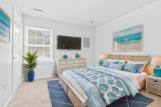 Community Apartments in Hampton, VA - Foto de edificio - Building Photo