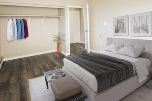 Sano Manor in Saskatoon, SK - Building Photo