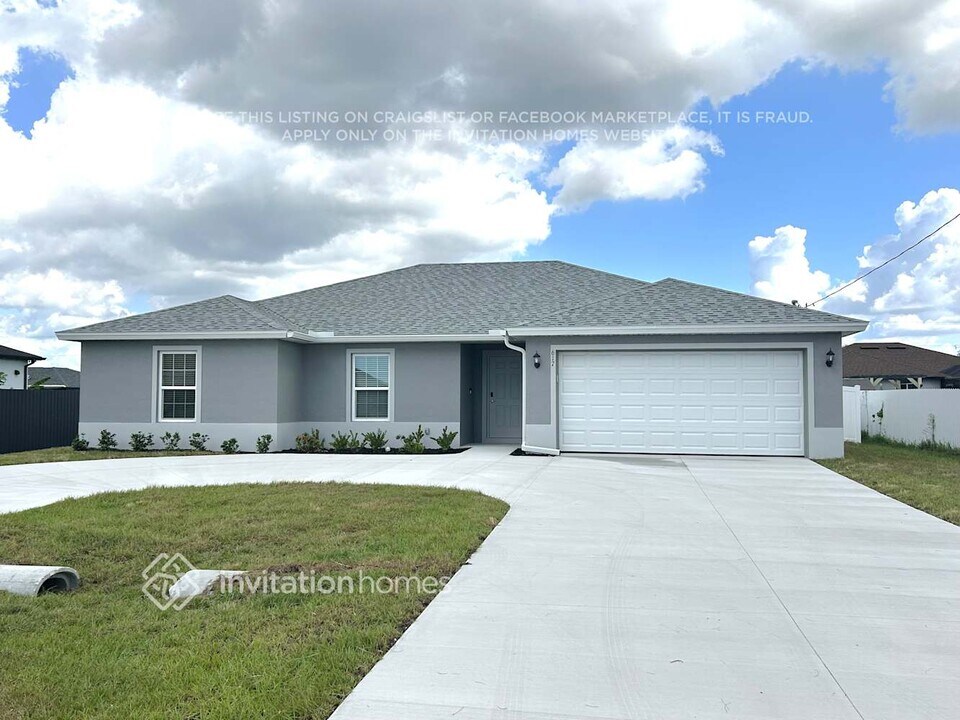 617 NE 2nd Pl in Cape Coral, FL - Building Photo