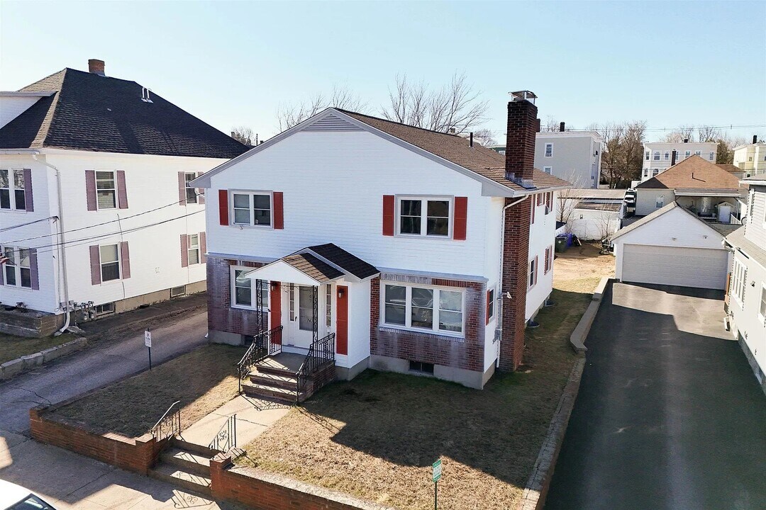 747 Silver St, Unit 2L in Manchester, NH - Foto de edificio