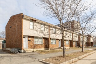 333 York St in Ottawa, ON - Building Photo