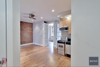 330 E 35th St in New York, NY - Building Photo - Building Photo