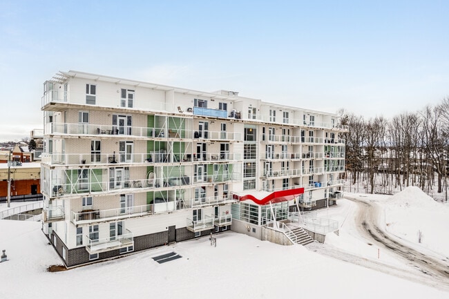Allure Sur Le Golf in Laval, QC - Building Photo - Building Photo