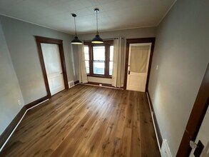 4408 Alpha Ave in Newburgh Heights, OH - Foto de edificio - Building Photo