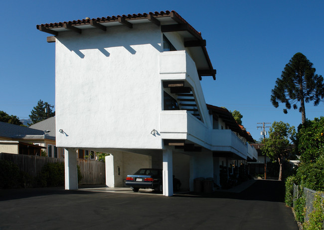 1611 Anacapa St in Santa Barbara, CA - Foto de edificio - Building Photo