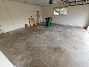 5526 Whispering Creek Way in Houston, TX - Building Photo - Building Photo