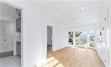 1345 Cambridge Dr in Glendale, CA - Building Photo - Building Photo