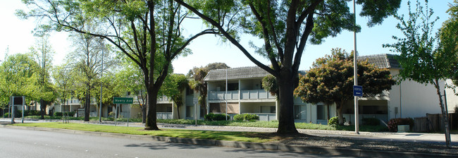 Casa Blanca in Fremont, CA - Building Photo - Building Photo