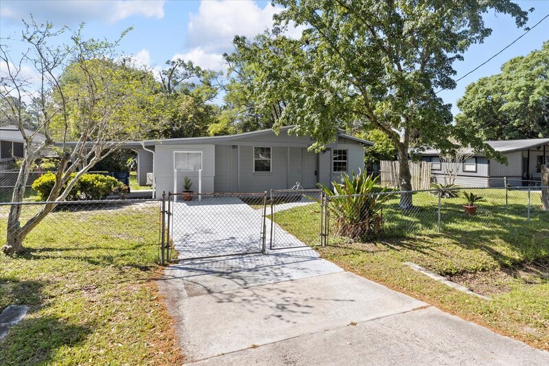 10588 Airport Terrace Dr in Jacksonville, FL - Building Photo