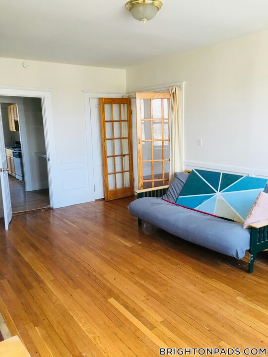 1680 Commonwealth Ave in Boston, MA - Building Photo