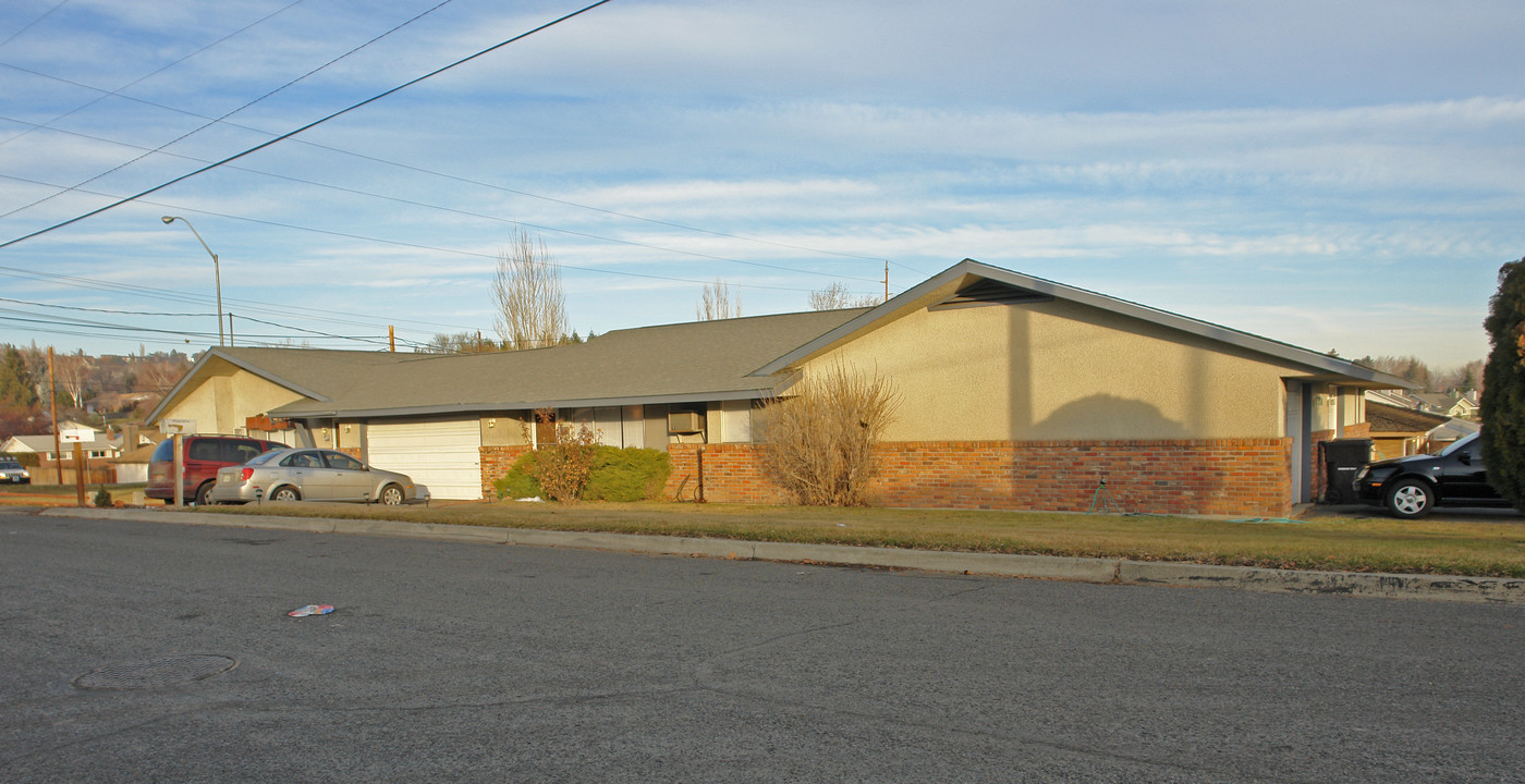 123 N 66th Ave in Yakima, WA - Building Photo