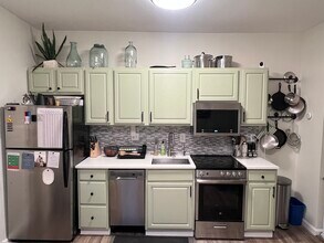 254 Medford St, Unit #4 in Boston, MA - Building Photo - Building Photo
