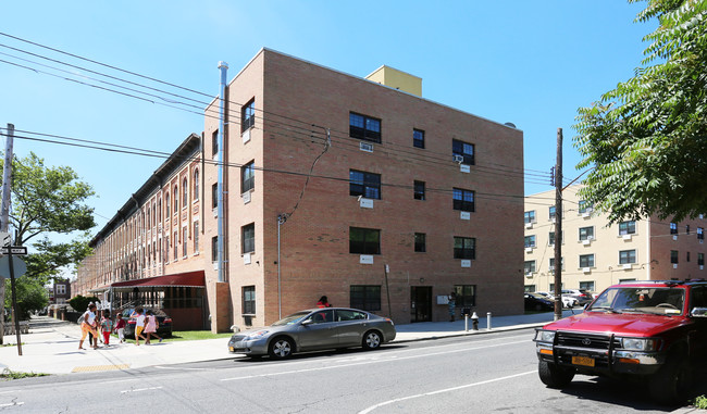 736 Blake Ave in Brooklyn, NY - Building Photo - Building Photo