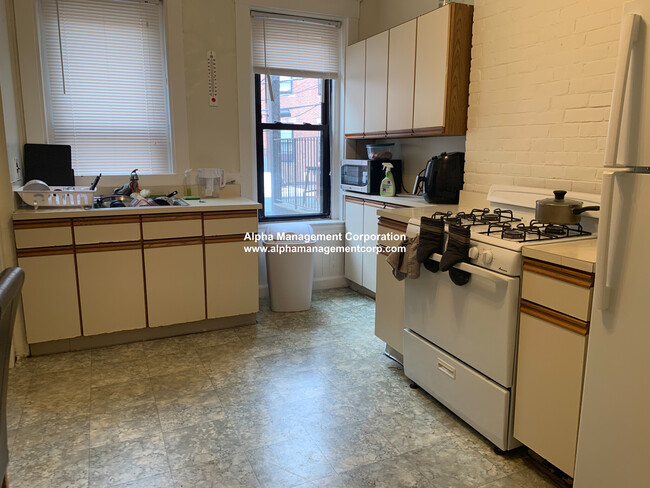 533 Newbury St, Unit #2 in Boston, MA - Foto de edificio - Building Photo