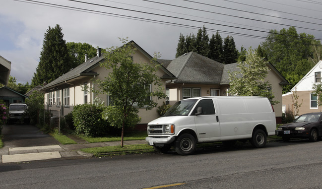 3602-3614 SE Stark St in Portland, OR - Foto de edificio - Building Photo