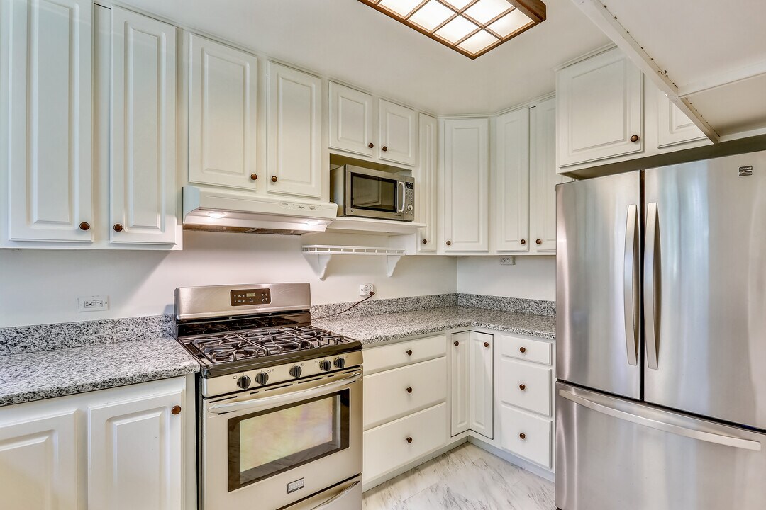 10412 Montrose Ave, Unit Apt 202 in Bethesda, MD - Building Photo