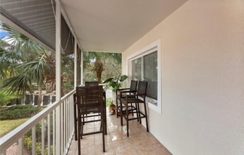 2325 Hidden Lake Dr in Naples, FL - Building Photo - Building Photo