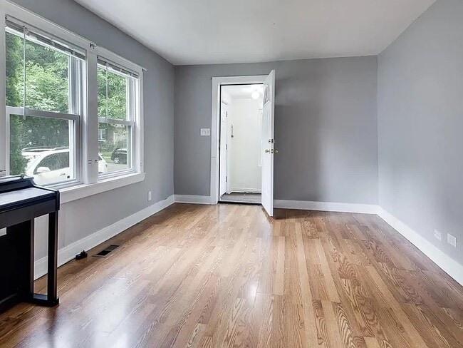 1745 Brown Ave, Unit 1745 brown Unit 1 in Evanston, IL - Building Photo - Building Photo