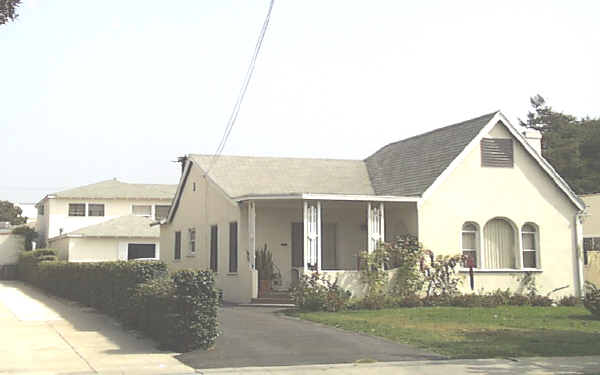 1127-1131 E Acacia Ave in Glendale, CA - Building Photo - Building Photo