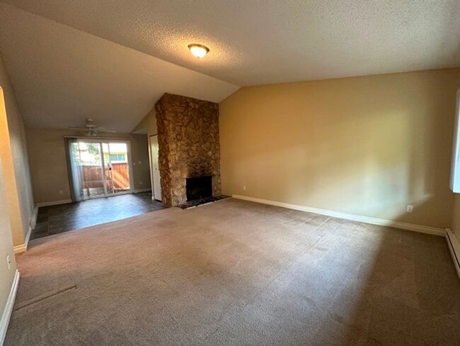 18715 NW Shadow Ln in Portland, OR - Building Photo - Building Photo