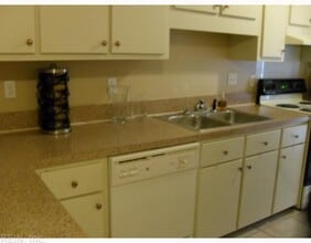 8530 Tidewater Dr in Norfolk, VA - Building Photo - Building Photo