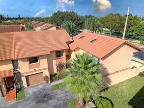 1013 SW 112th Ter in Pembroke Pines, FL - Building Photo - Building Photo