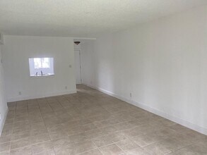 110 NW 60th Ave-Unit -110 NW 60th Ave #7 in Margate, FL - Foto de edificio - Building Photo