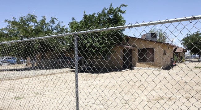 15080 A-D Sequoia Ave in Hesperia, CA - Building Photo - Building Photo