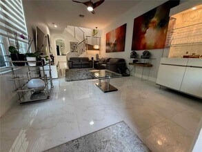 6923 Julia Gardens Dr in Coconut Creek, FL - Foto de edificio - Building Photo