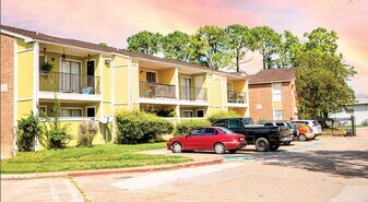 Retreat on Rosslyn in Houston, TX - Building Photo