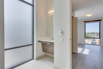 Warren Apartments in Chicago, IL - Building Photo - Interior Photo