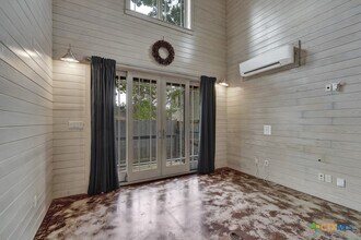 1091 Mulberry Ave in New Braunfels, TX - Building Photo - Building Photo