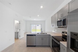 3094 Skyline Lp in Kissimmee, FL - Building Photo - Building Photo