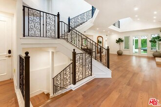 363 S Saltair Ave in Los Angeles, CA - Building Photo - Building Photo